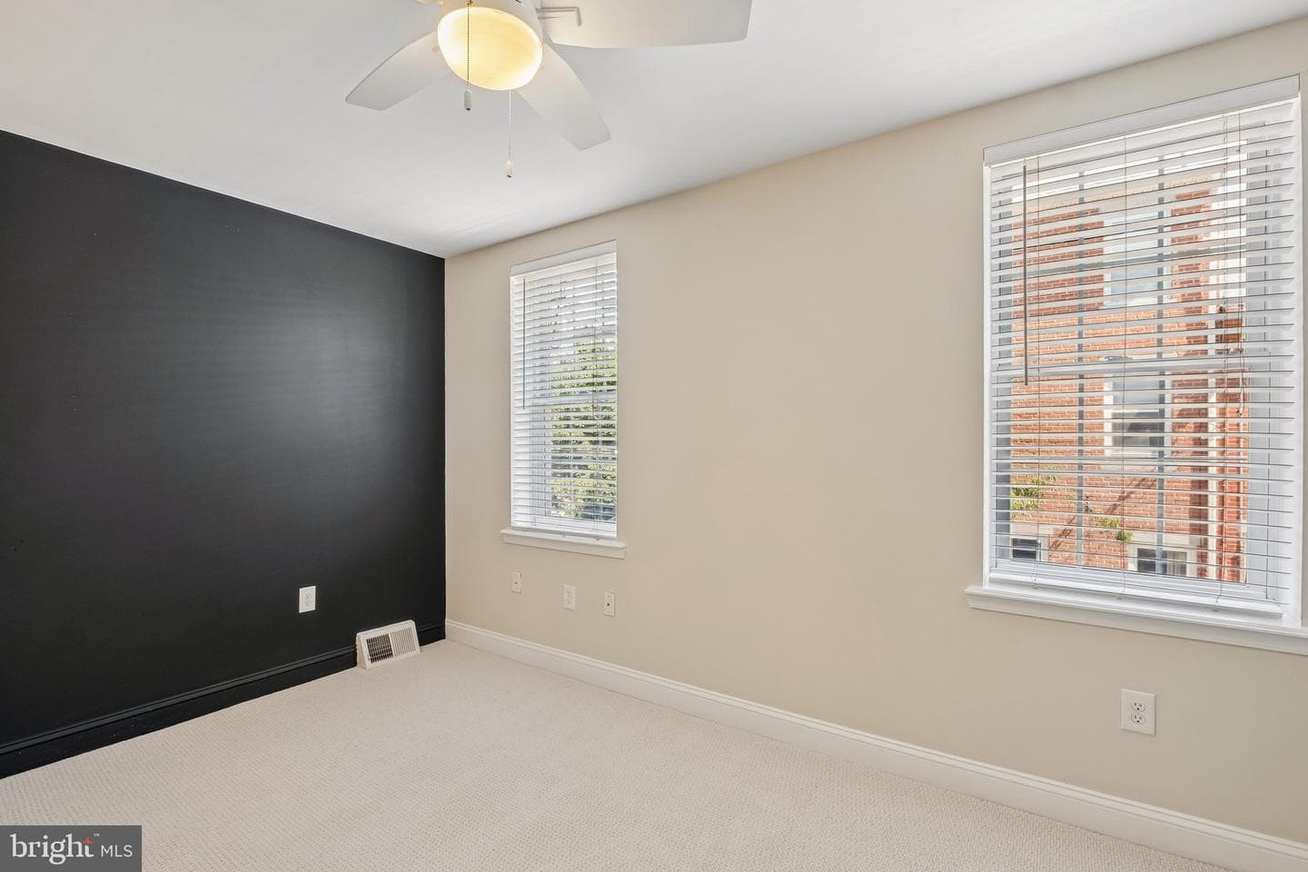 2062 Saint Albans Street photo 24