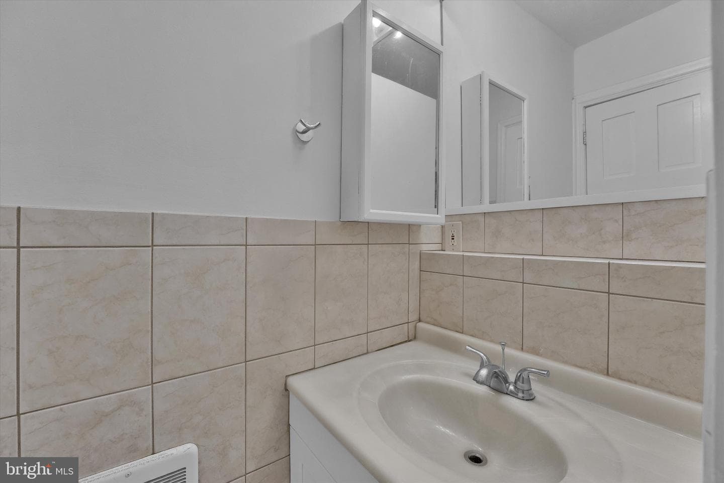 890 N Stillman Street photo 20