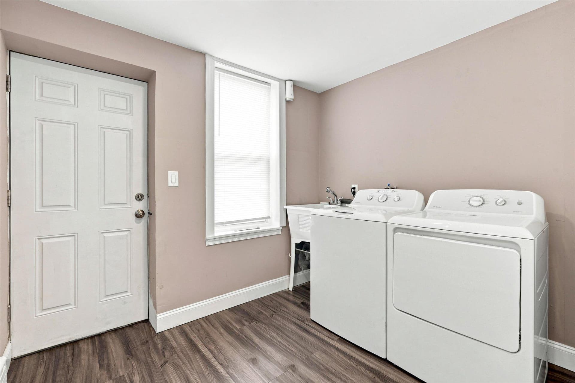 3474 Amber Street photo 11