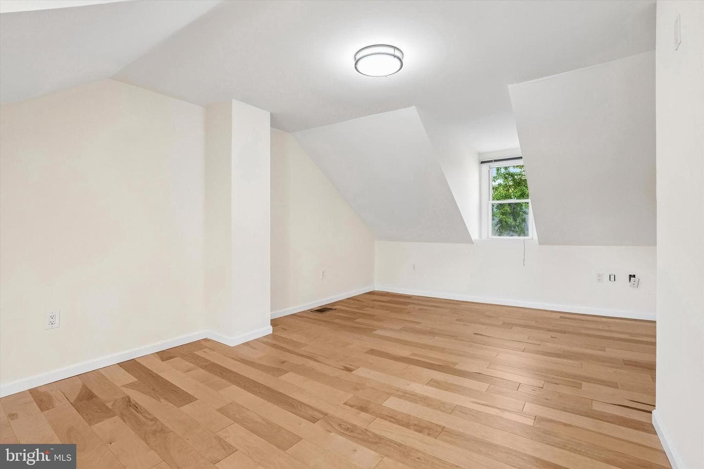 1232 Crease Street photo 32