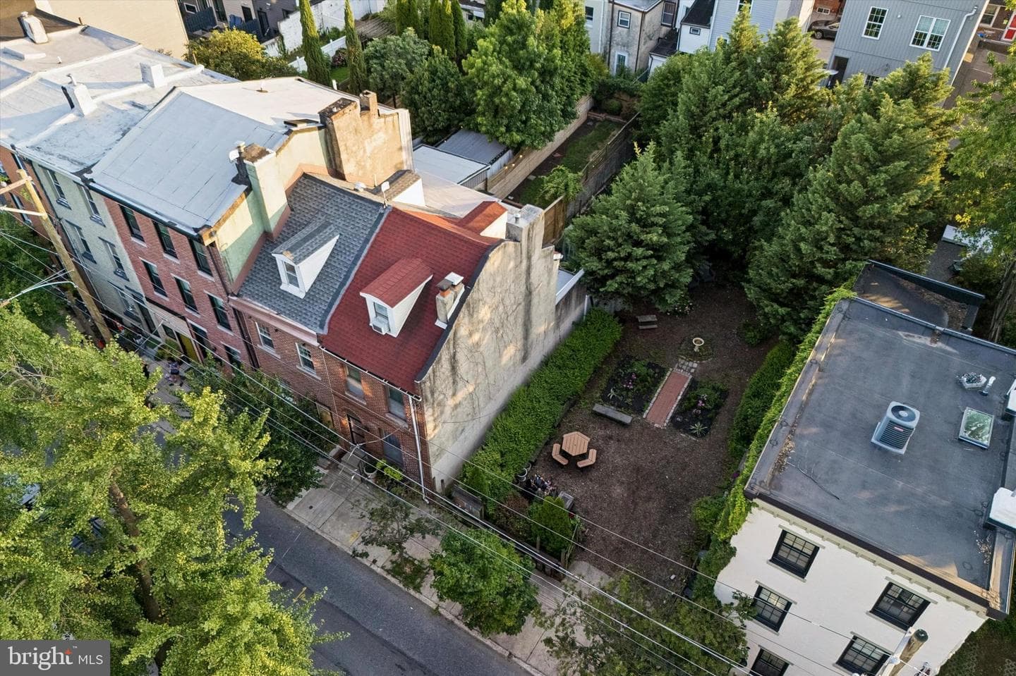 1232 Crease Street photo 40