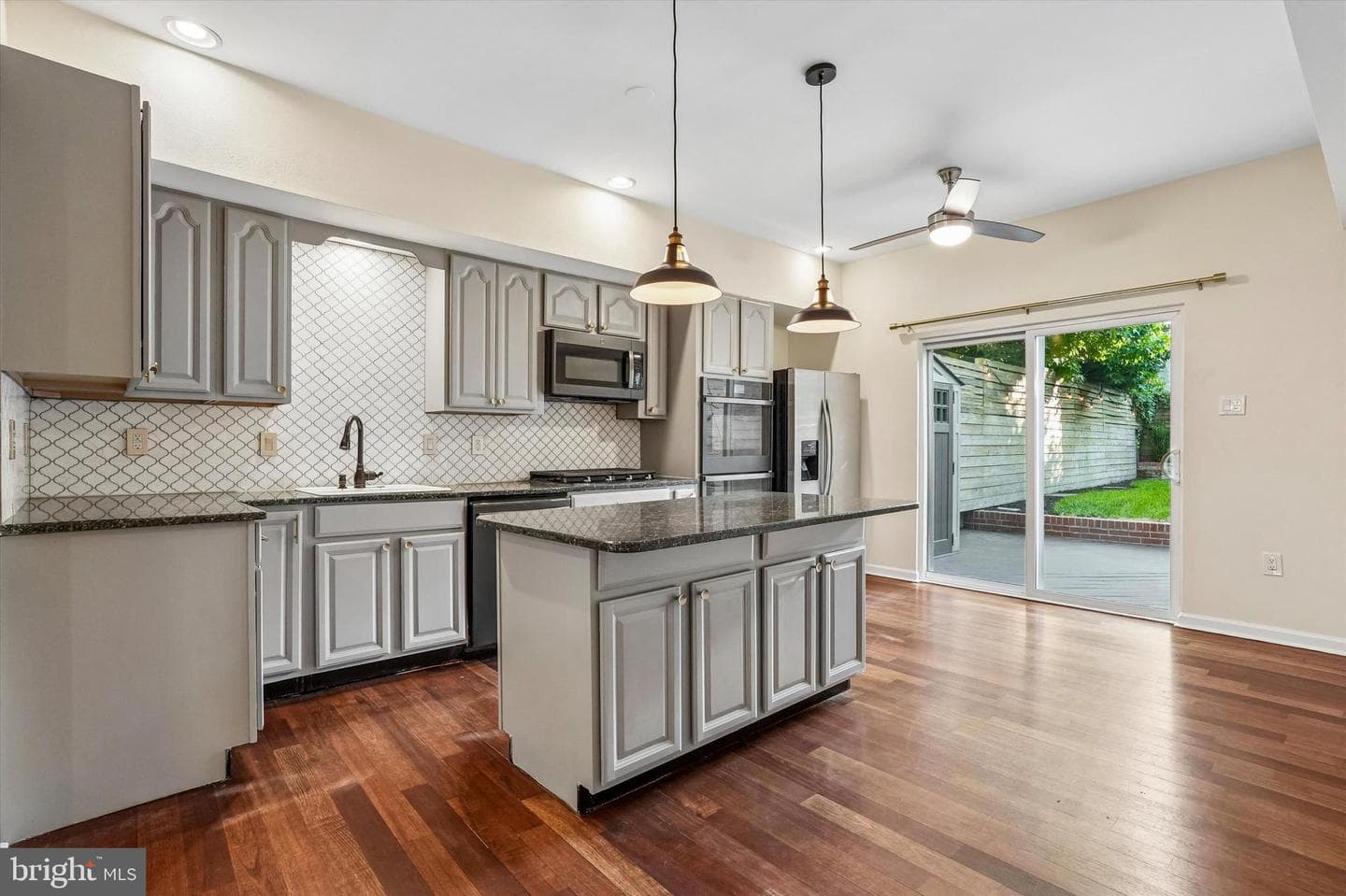 1232 Crease Street photo 8