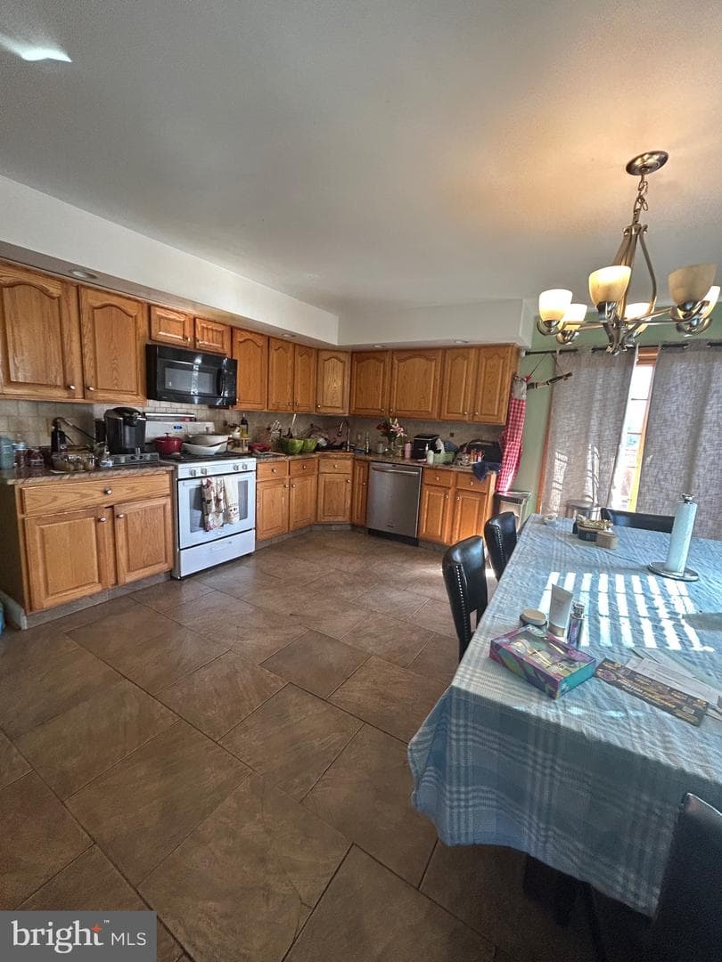 2800 Gilham Street photo 7