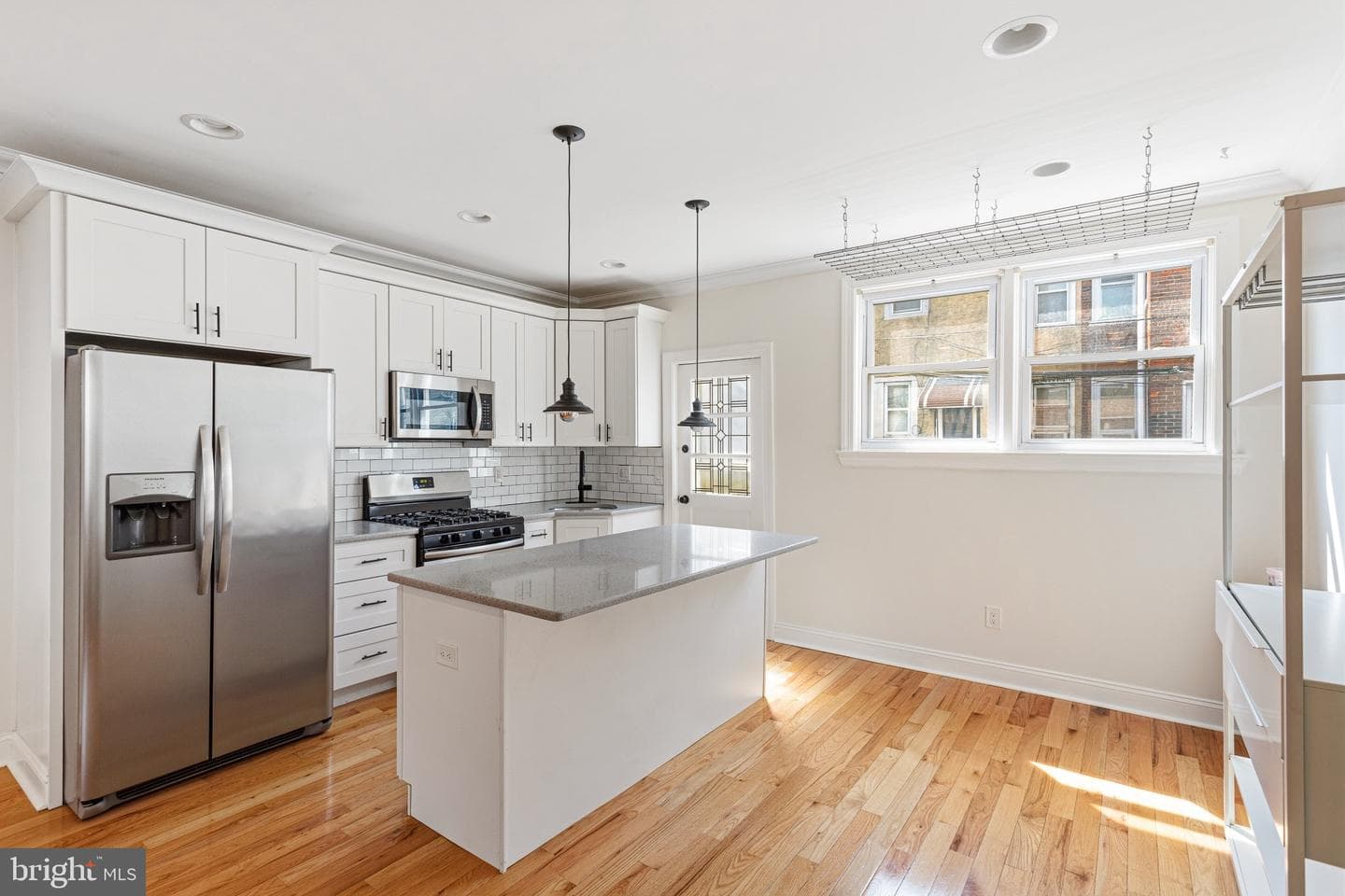 2965 Livingston Street photo 5