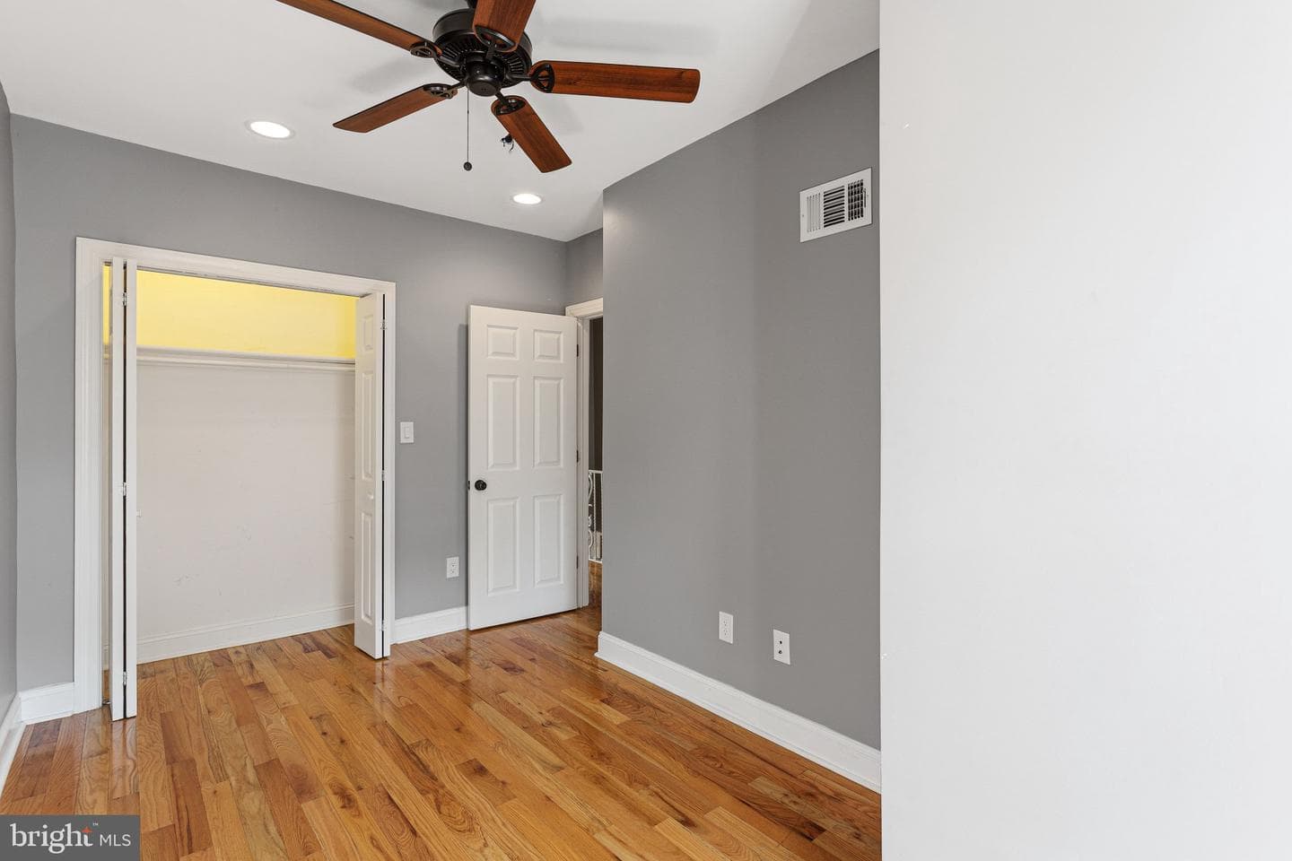 2965 Livingston Street photo 8