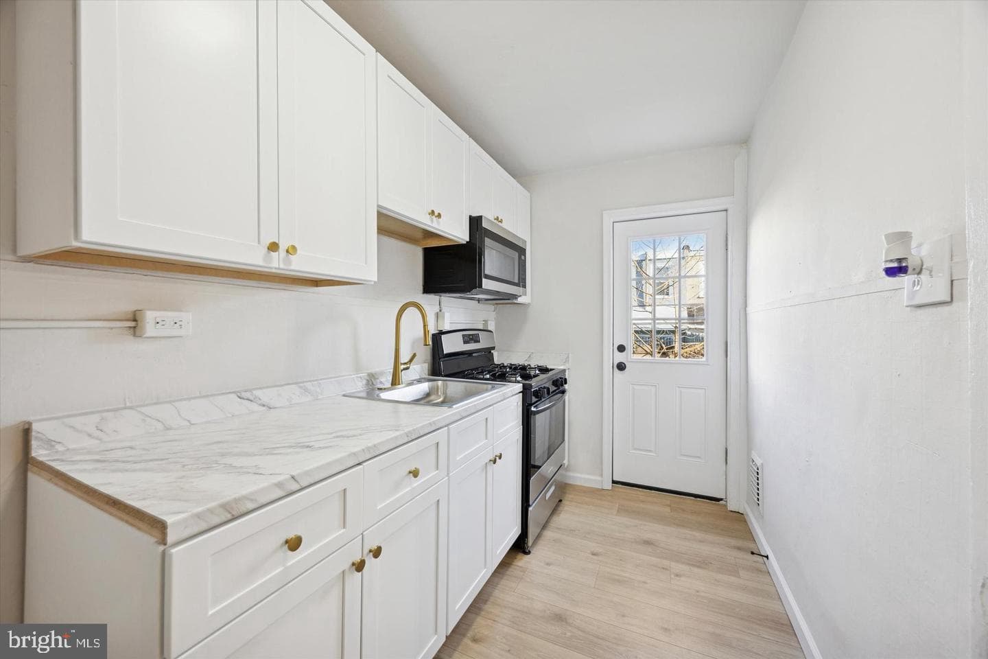 2537 S Millick Street photo 5