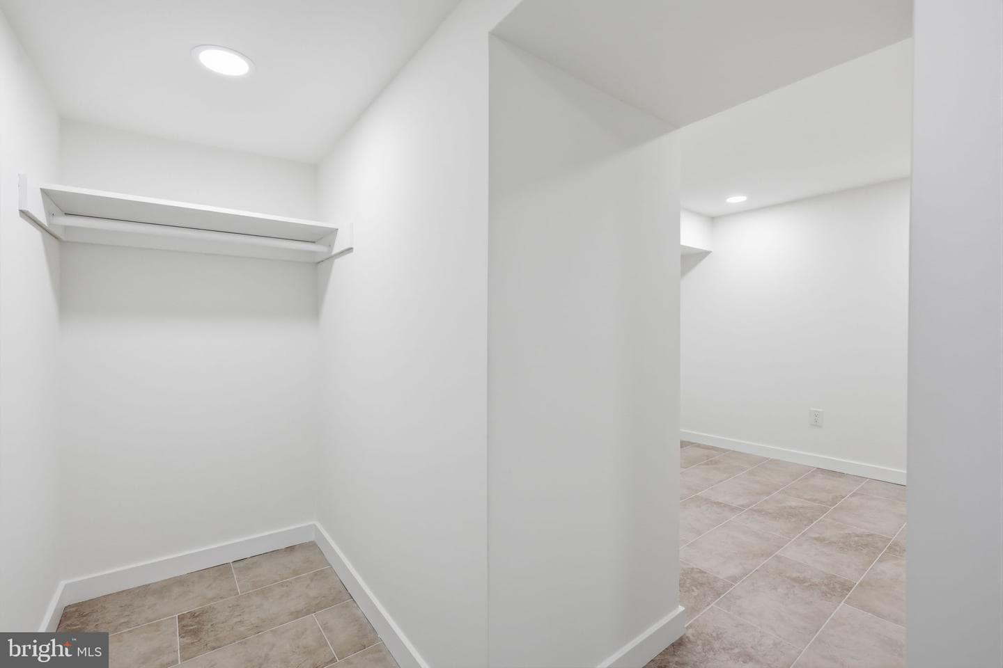 1322 S Lindenwood Street photo 24