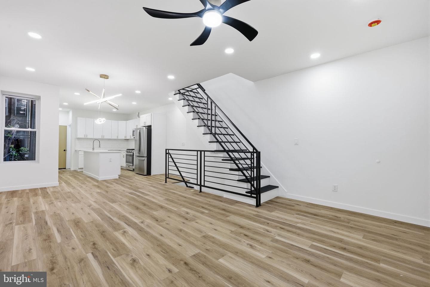 1322 S Lindenwood Street photo 6