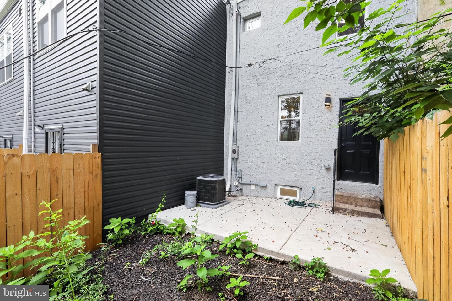 706 N Shedwick Street photo 32
