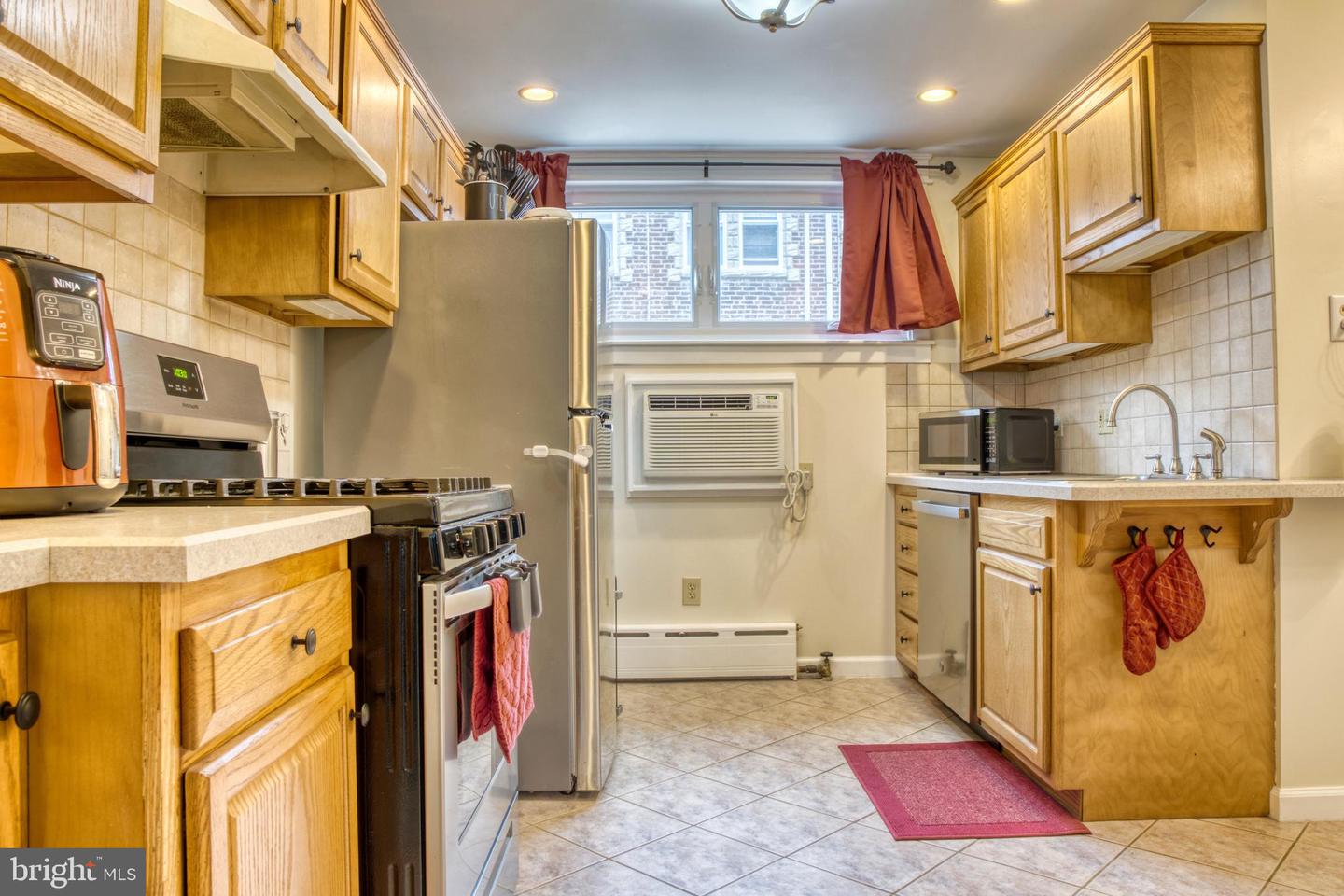 4345 Teesdale Street photo 4