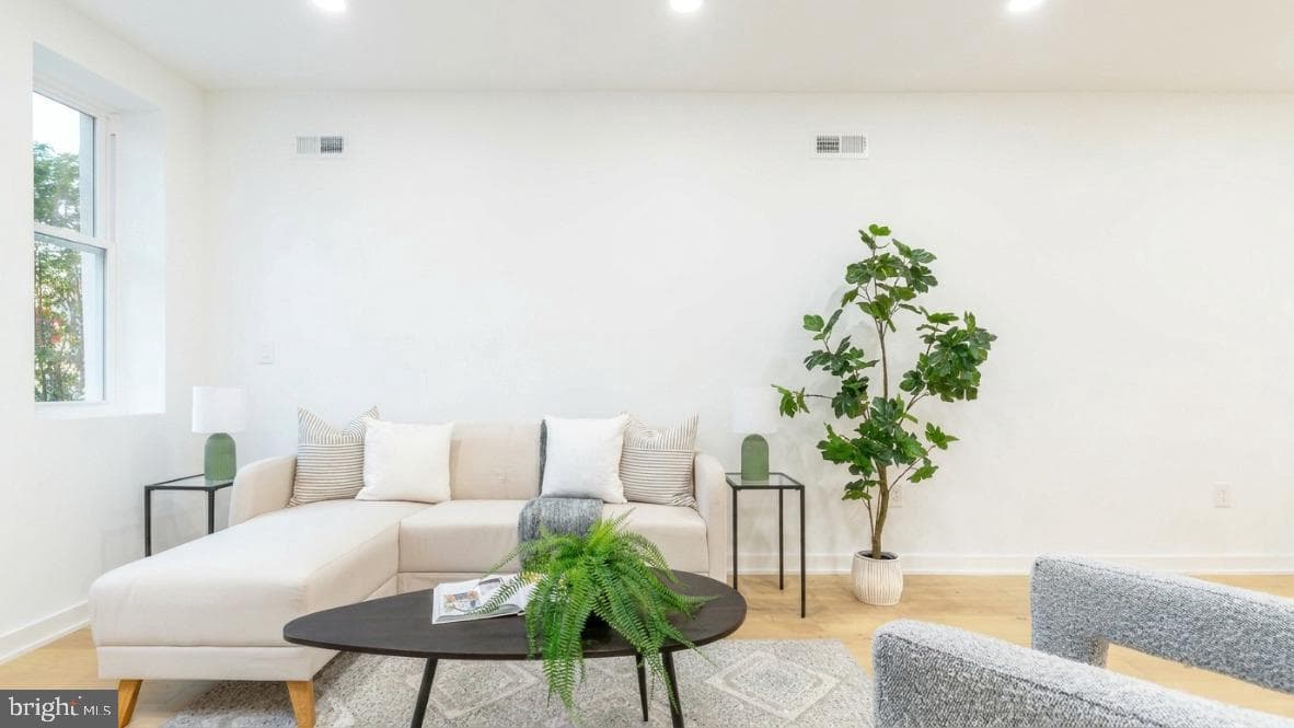 2074 Birch Street photo 8