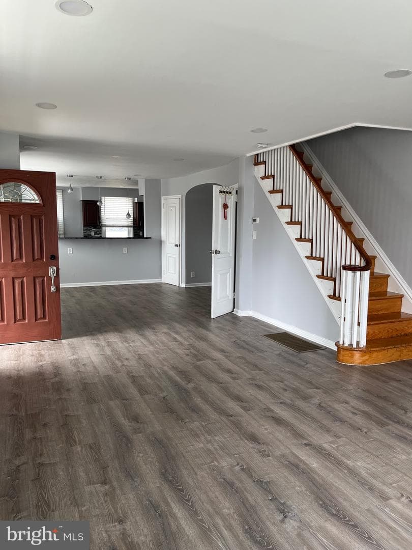 850 Longshore Avenue photo 3