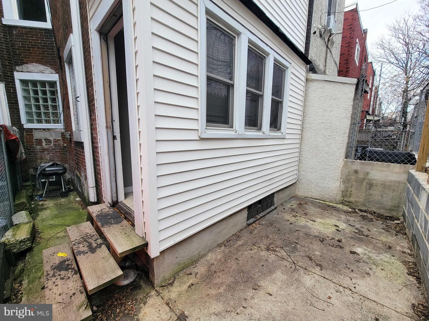853 E Westmoreland Street photo 24