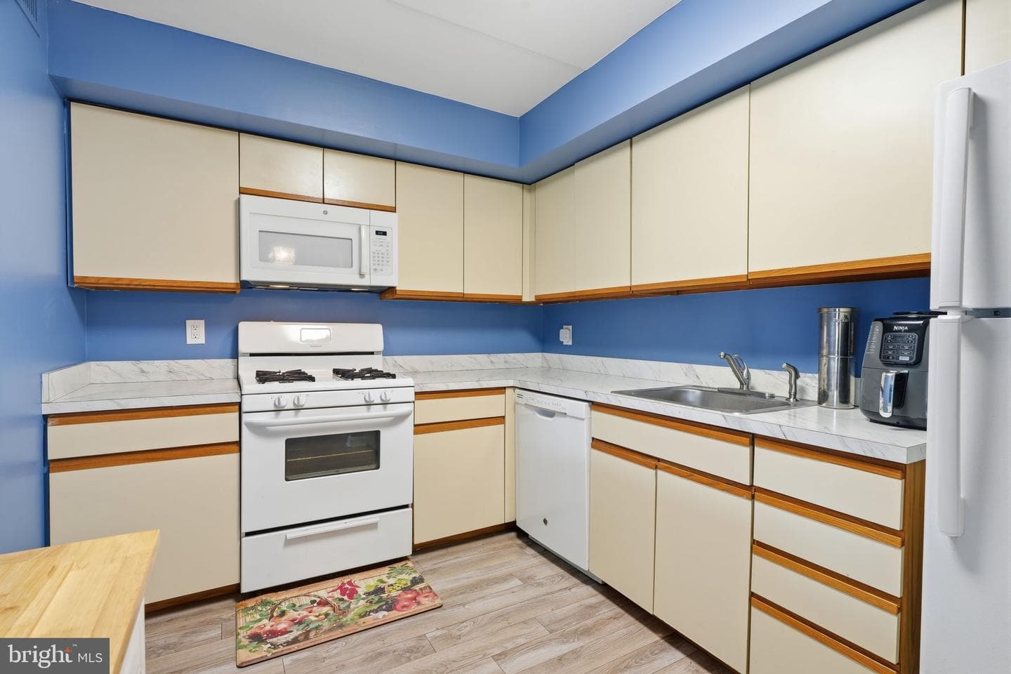 58102 Delaire Landing Road #102 photo 7