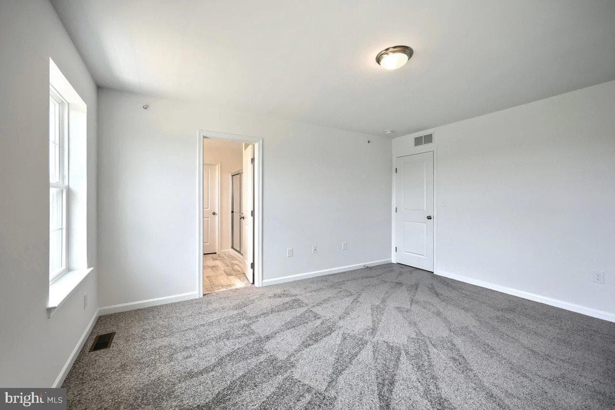 Pkwy E photo 22