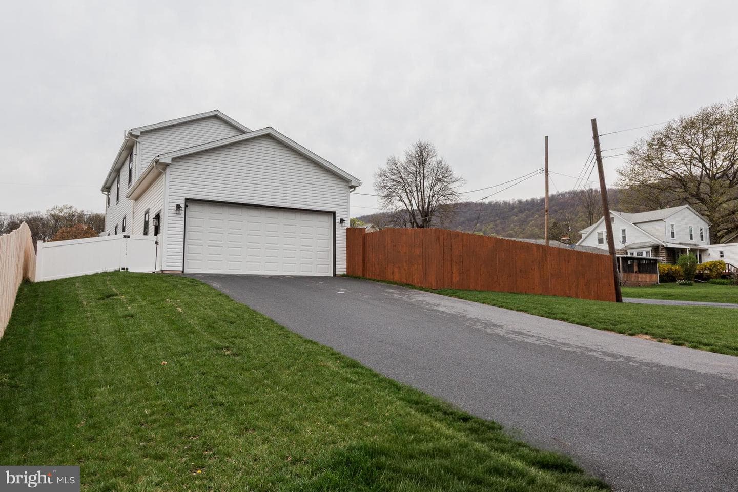 515 Maple Avenue photo 16