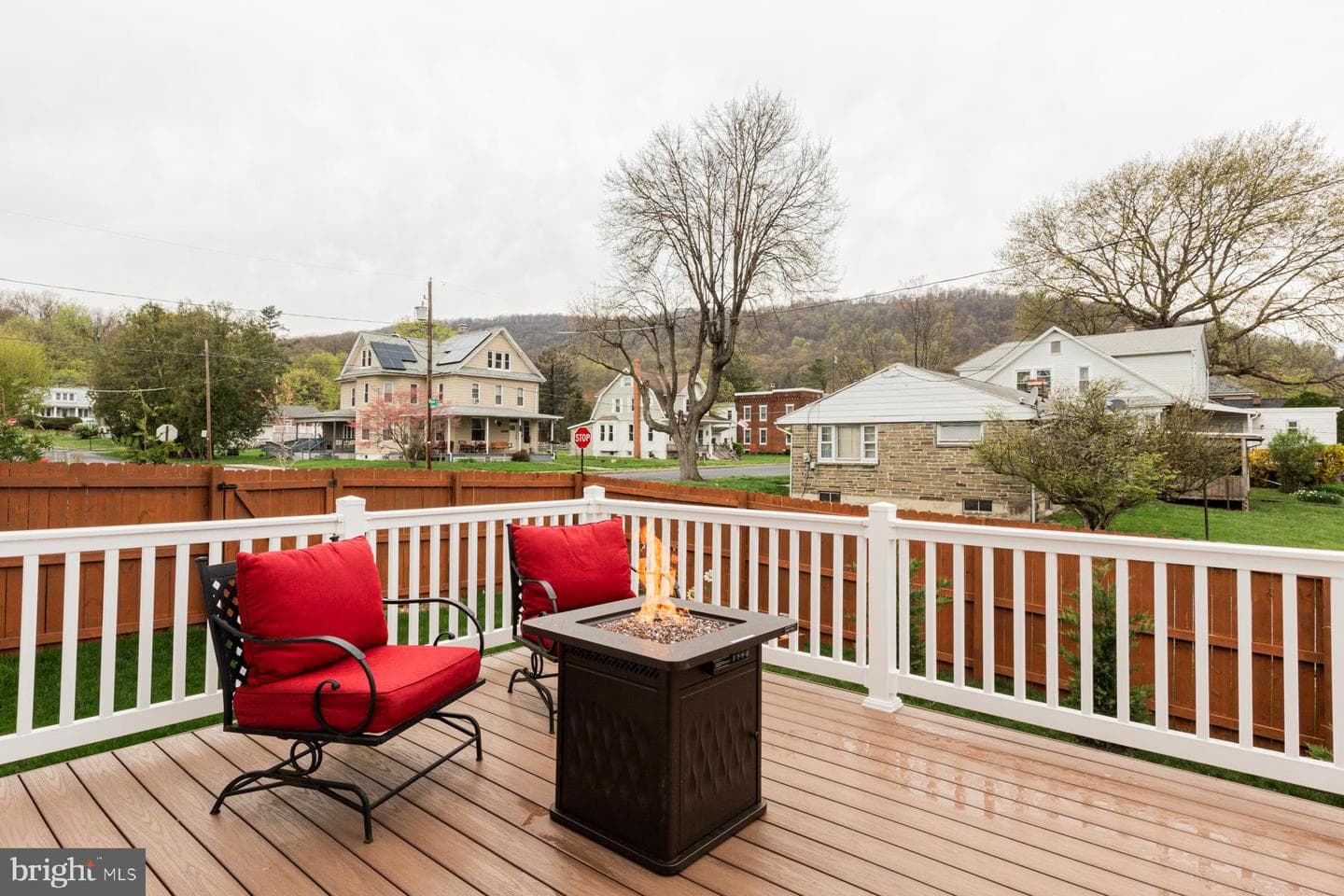 515 Maple Avenue photo 8