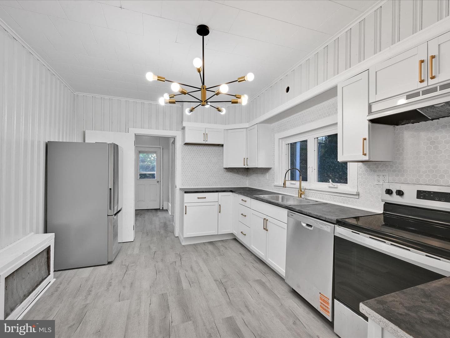 344 E Bacon Street photo 11