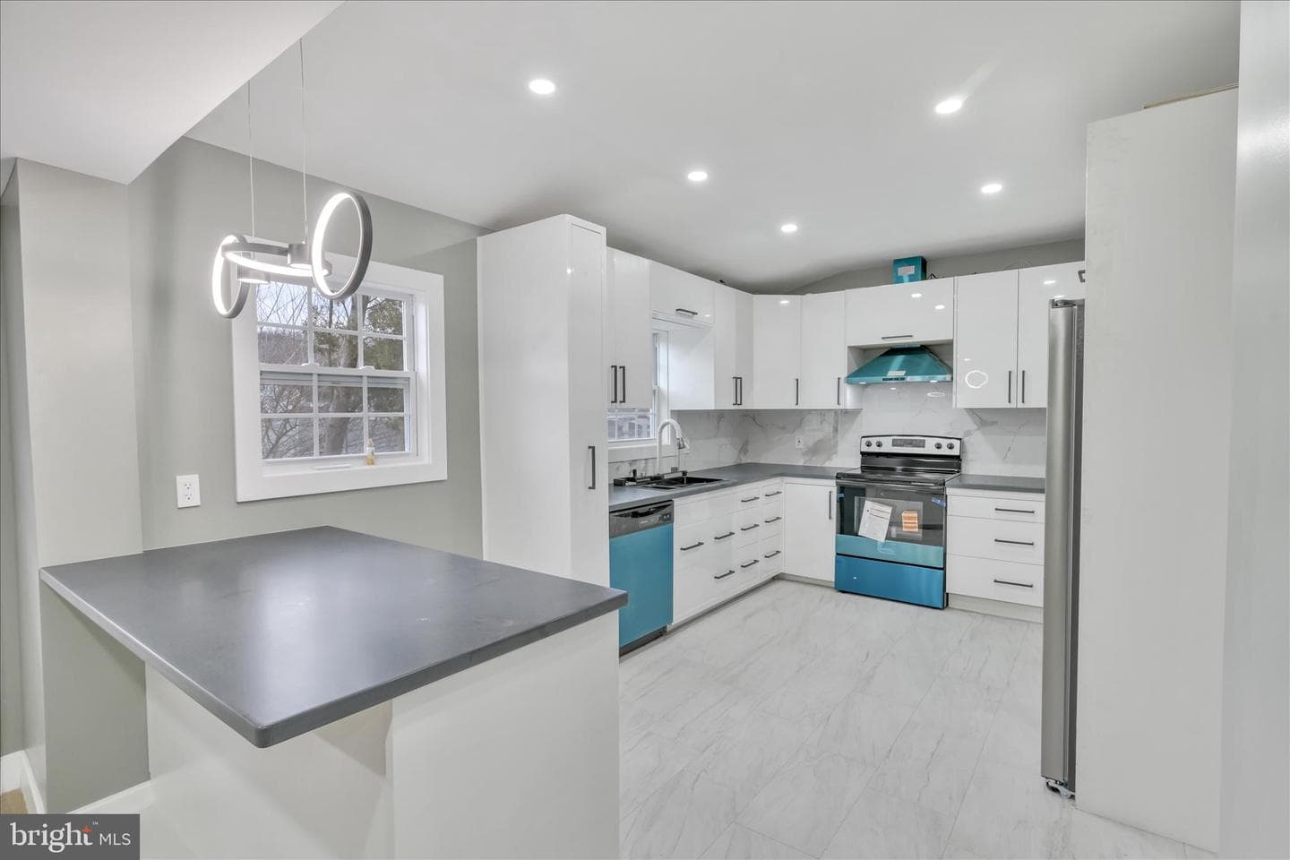 442 Lewis Street photo 12