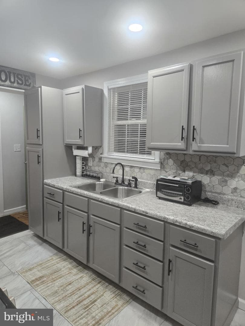 1103 W Market Street photo 31