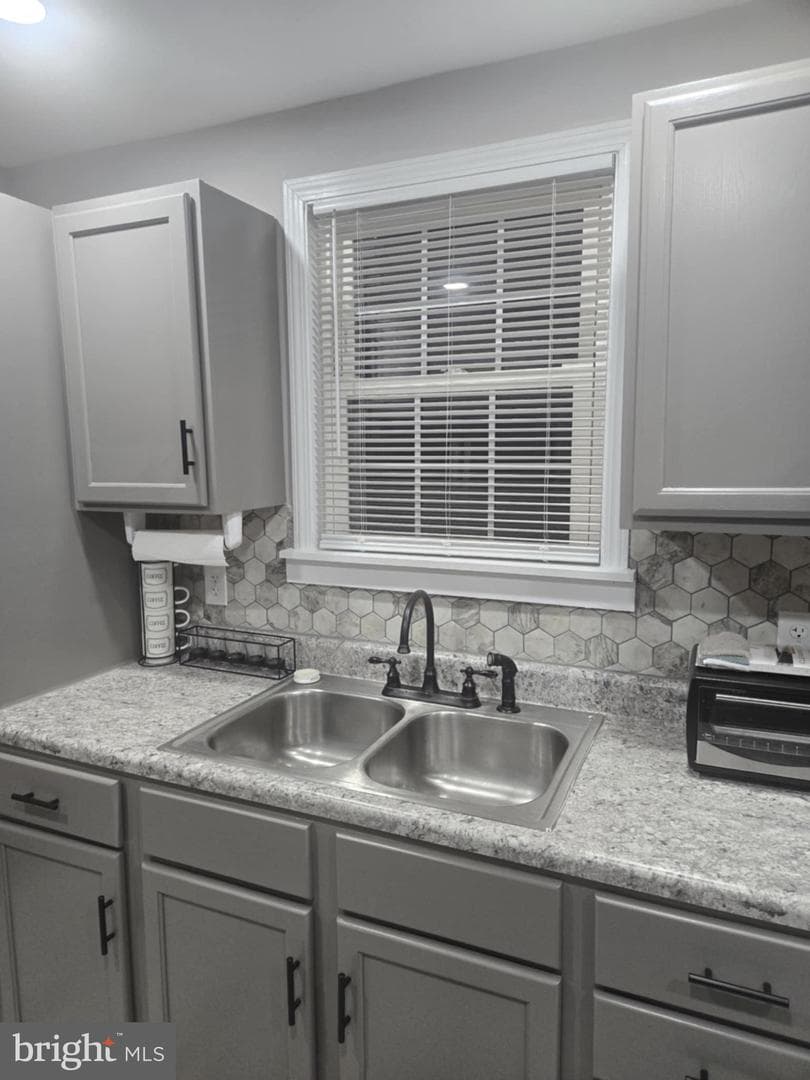 1103 W Market Street photo 32