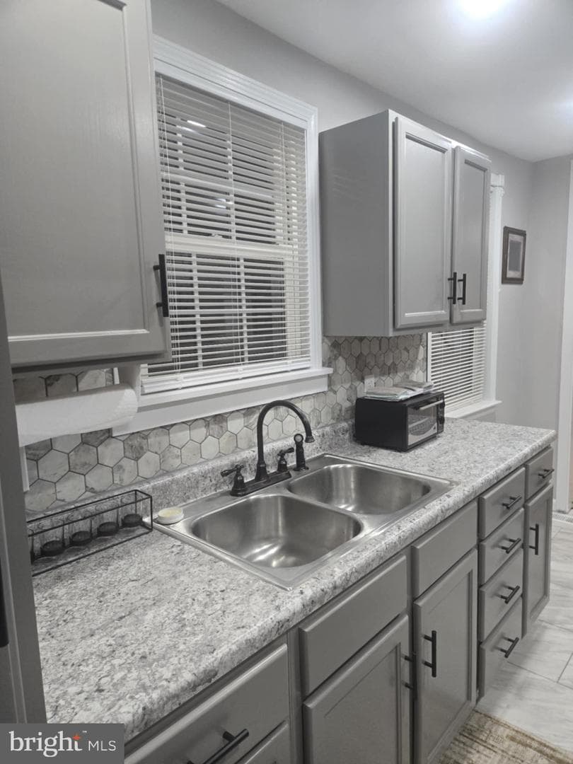 1103 W Market Street photo 33