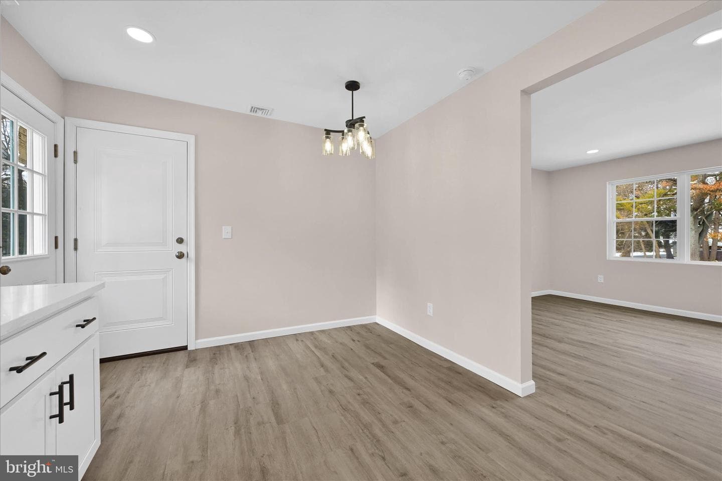 200 Willow Road photo 15