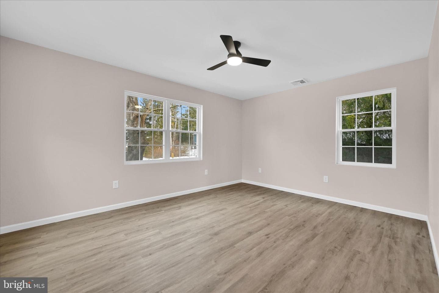 200 Willow Road photo 17
