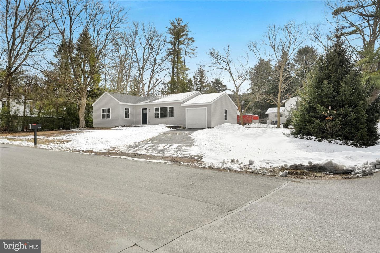200 Willow Road photo 5