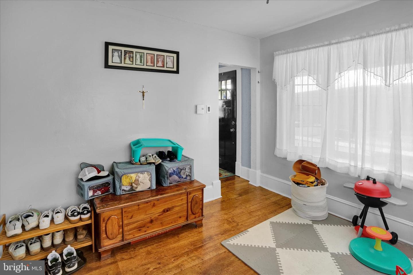 1506 Mount Hope Avenue photo 26