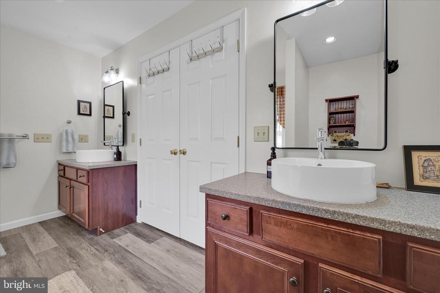 111 Holly Road photo 27