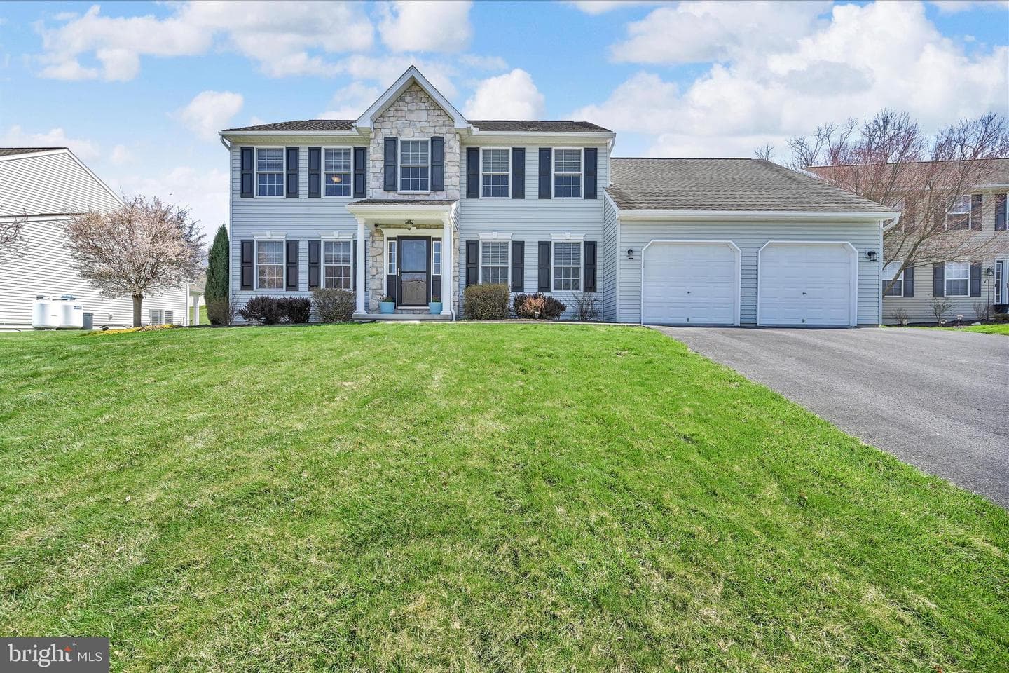 111 Holly Road photo 3