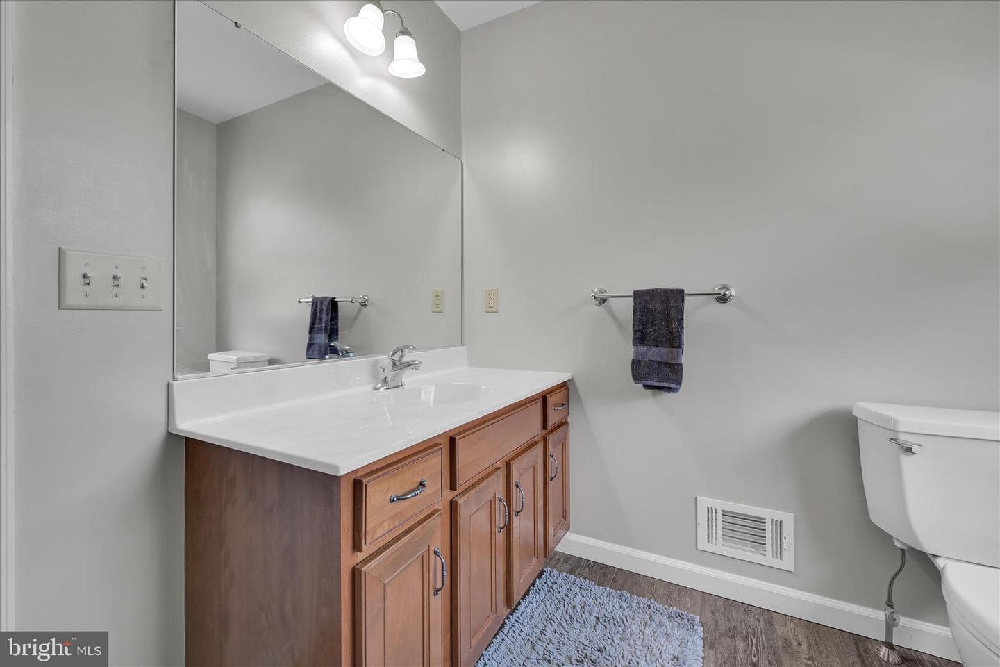111 Holly Road photo 32