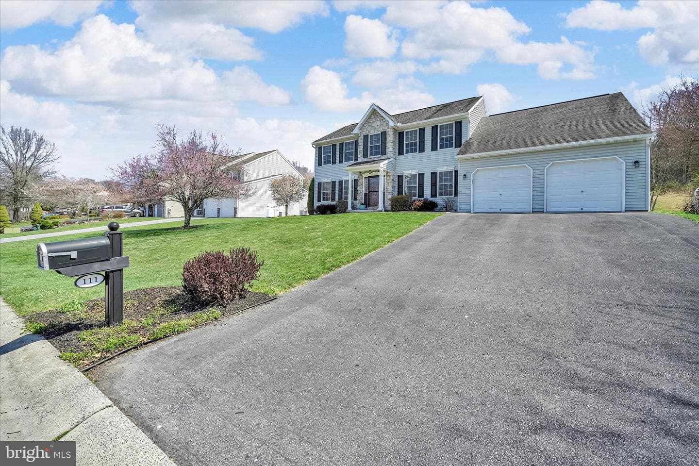 111 Holly Road photo 8