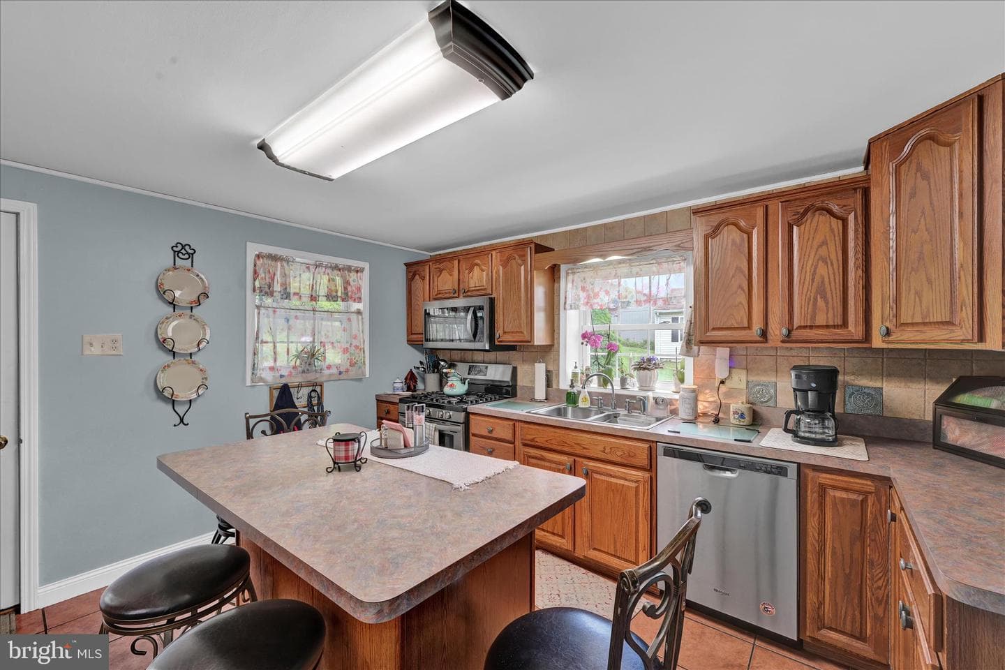 320 E Bacon Street photo 13