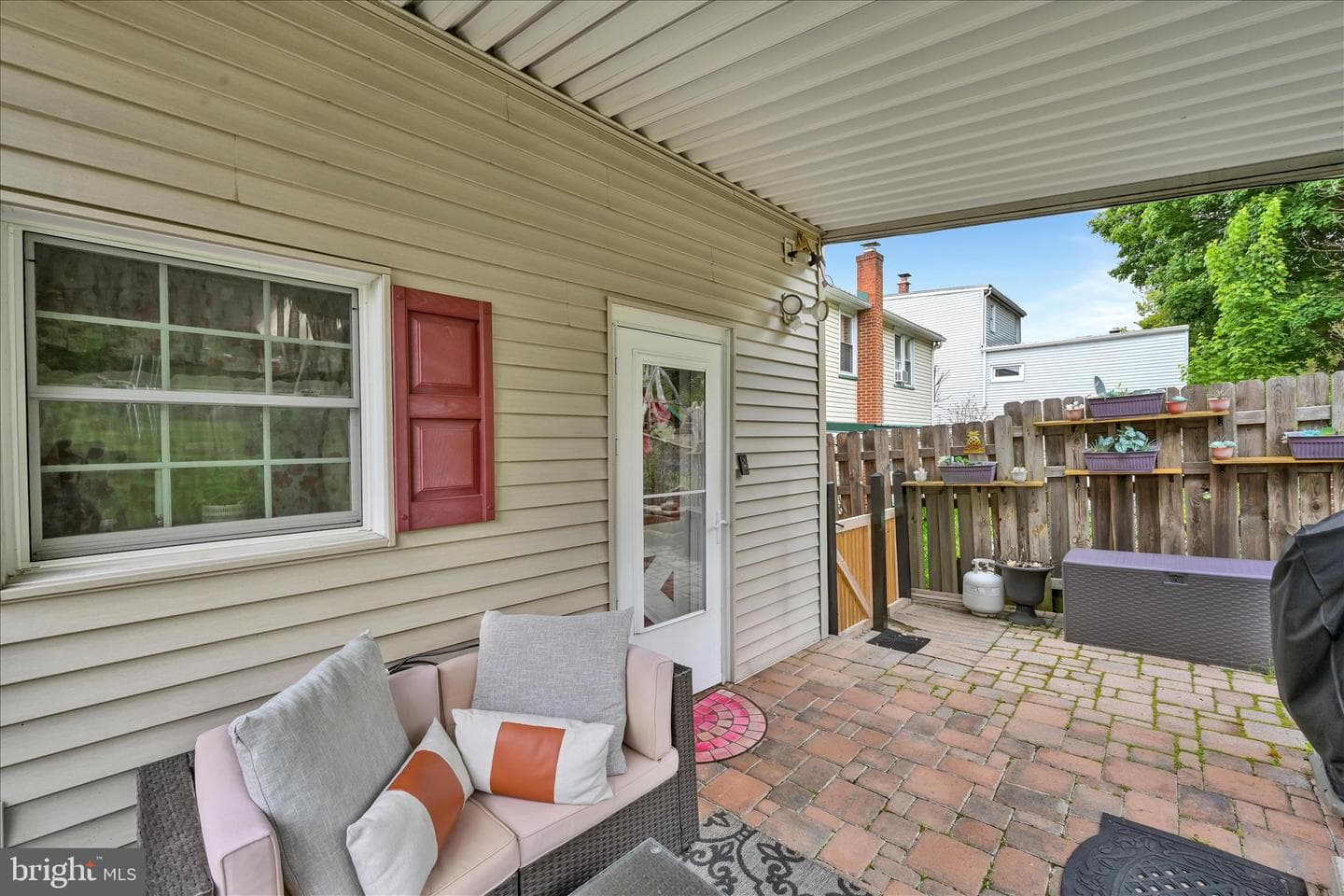 320 E Bacon Street photo 25