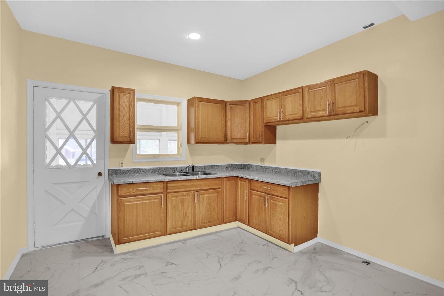 704 Laurel Boulevard photo 10