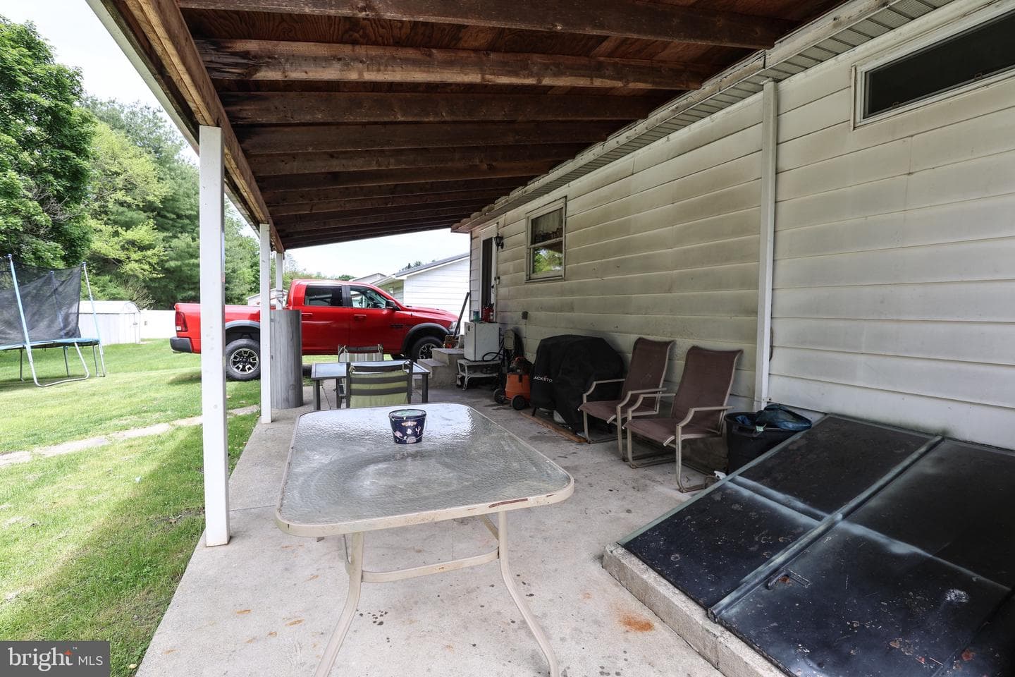 223 E Bacon Street photo 26