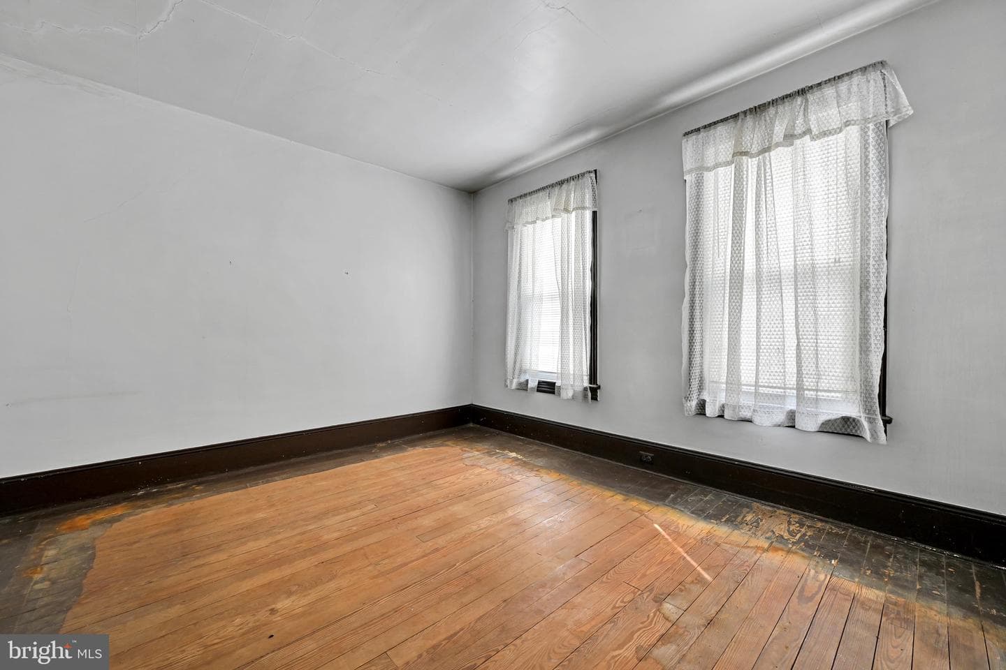 1746 W Norwegian Street photo 15