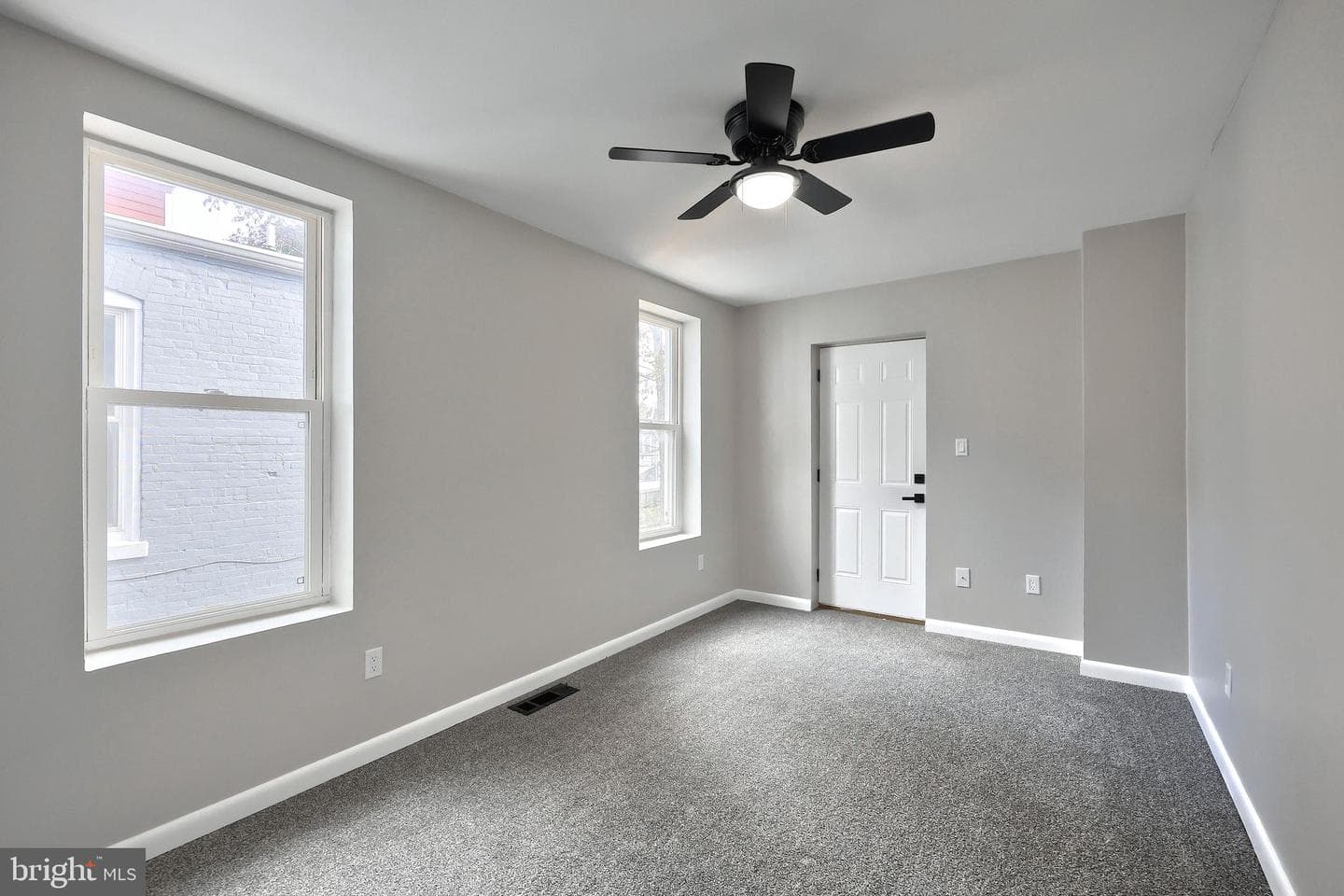 240 E King Street photo 10
