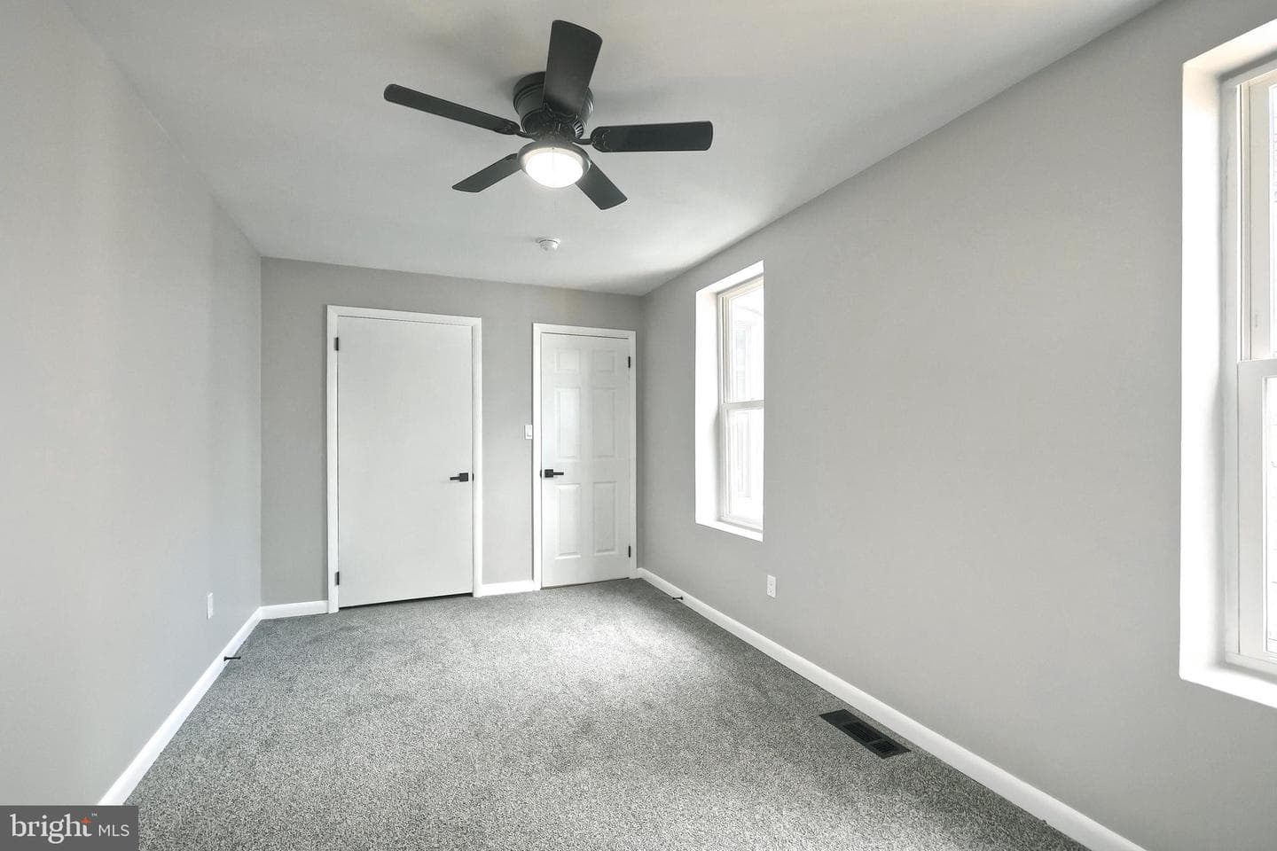240 E King Street photo 11