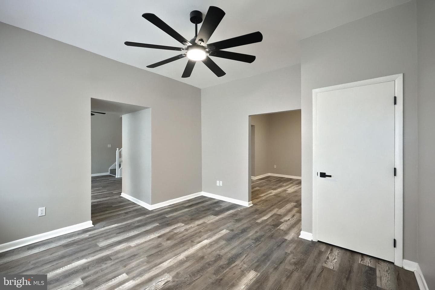240 E King Street photo 19