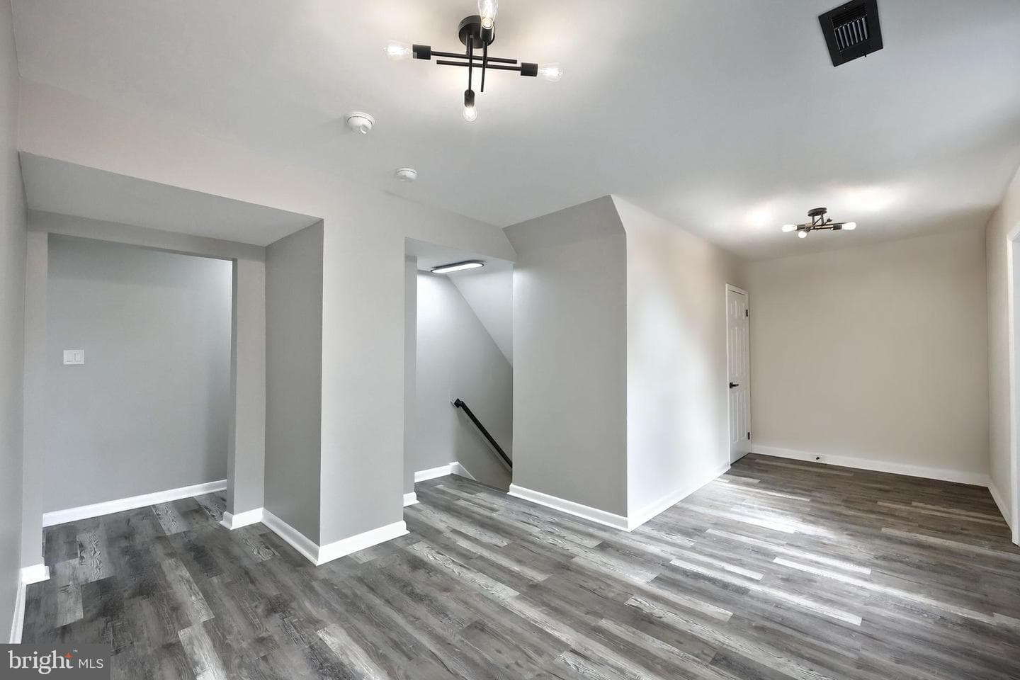 240 E King Street photo 2