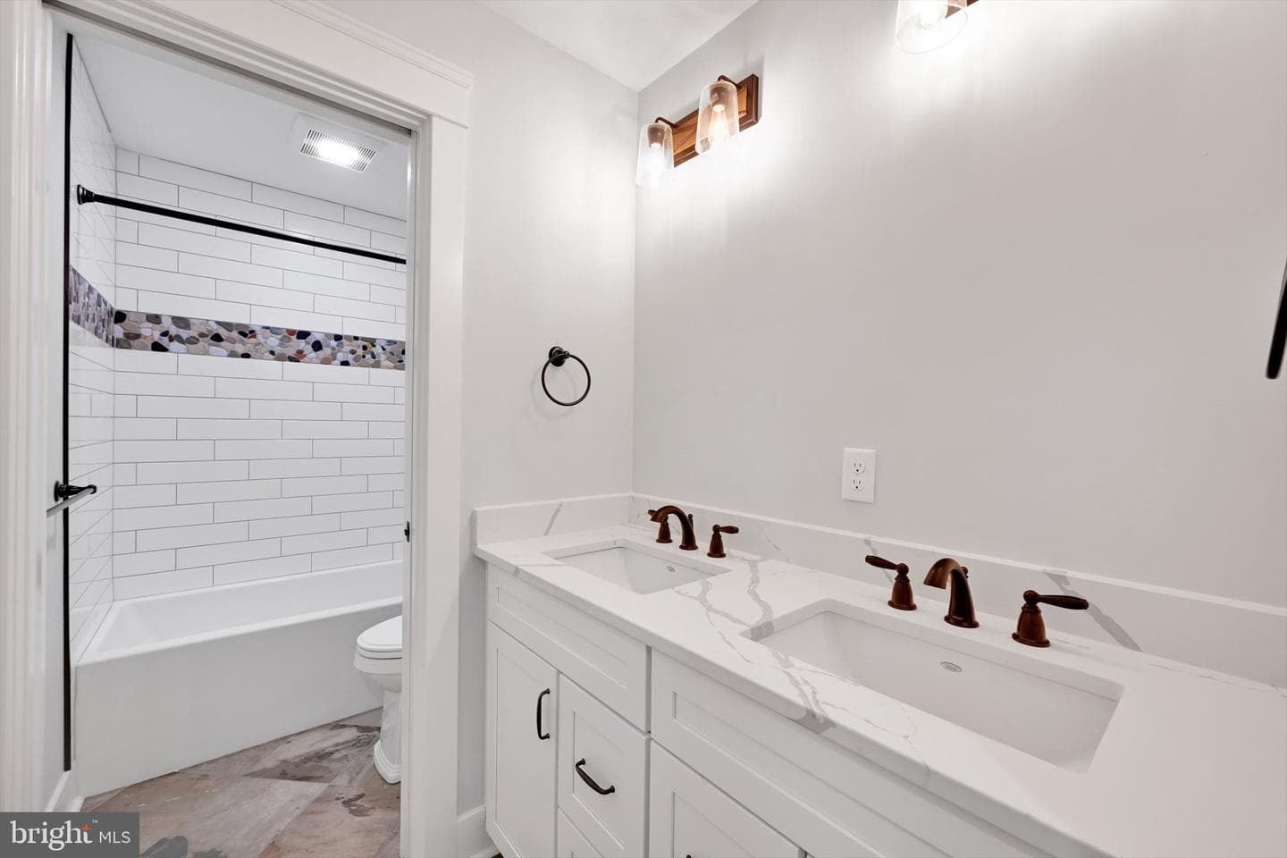 4 Pine Tree Drive photo 20