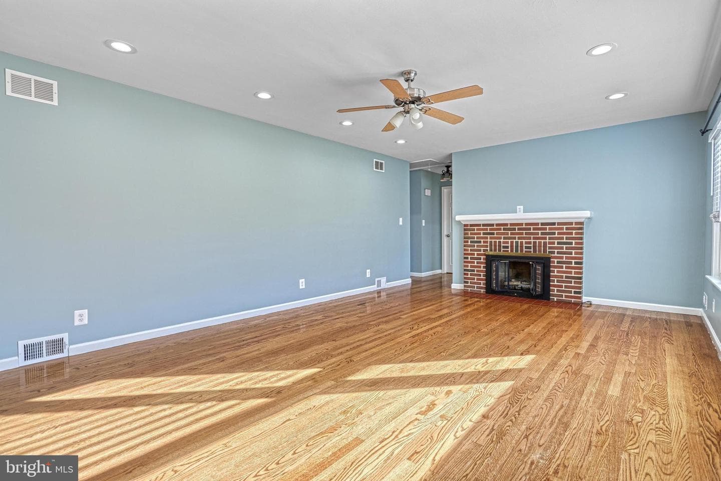 17 Charles Avenue photo 10