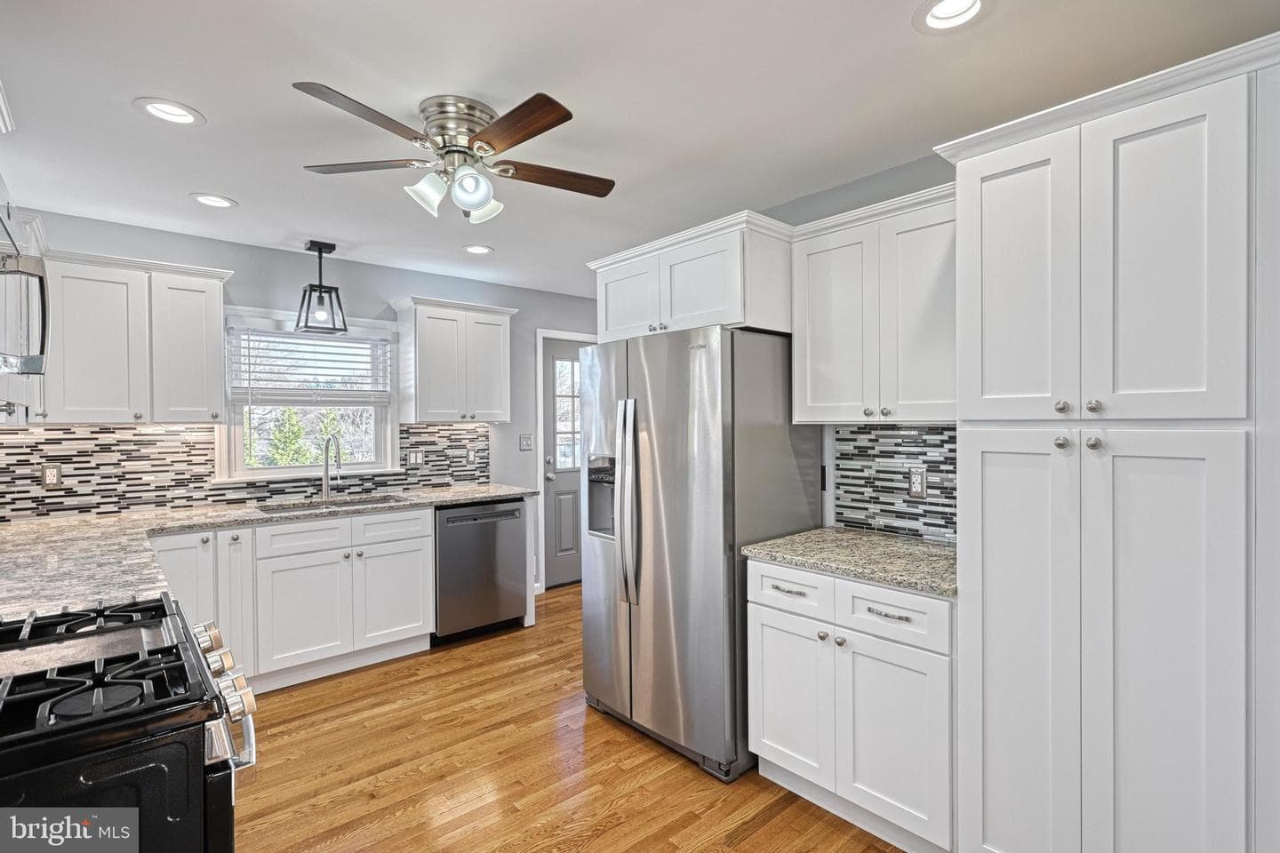 17 Charles Avenue photo 11