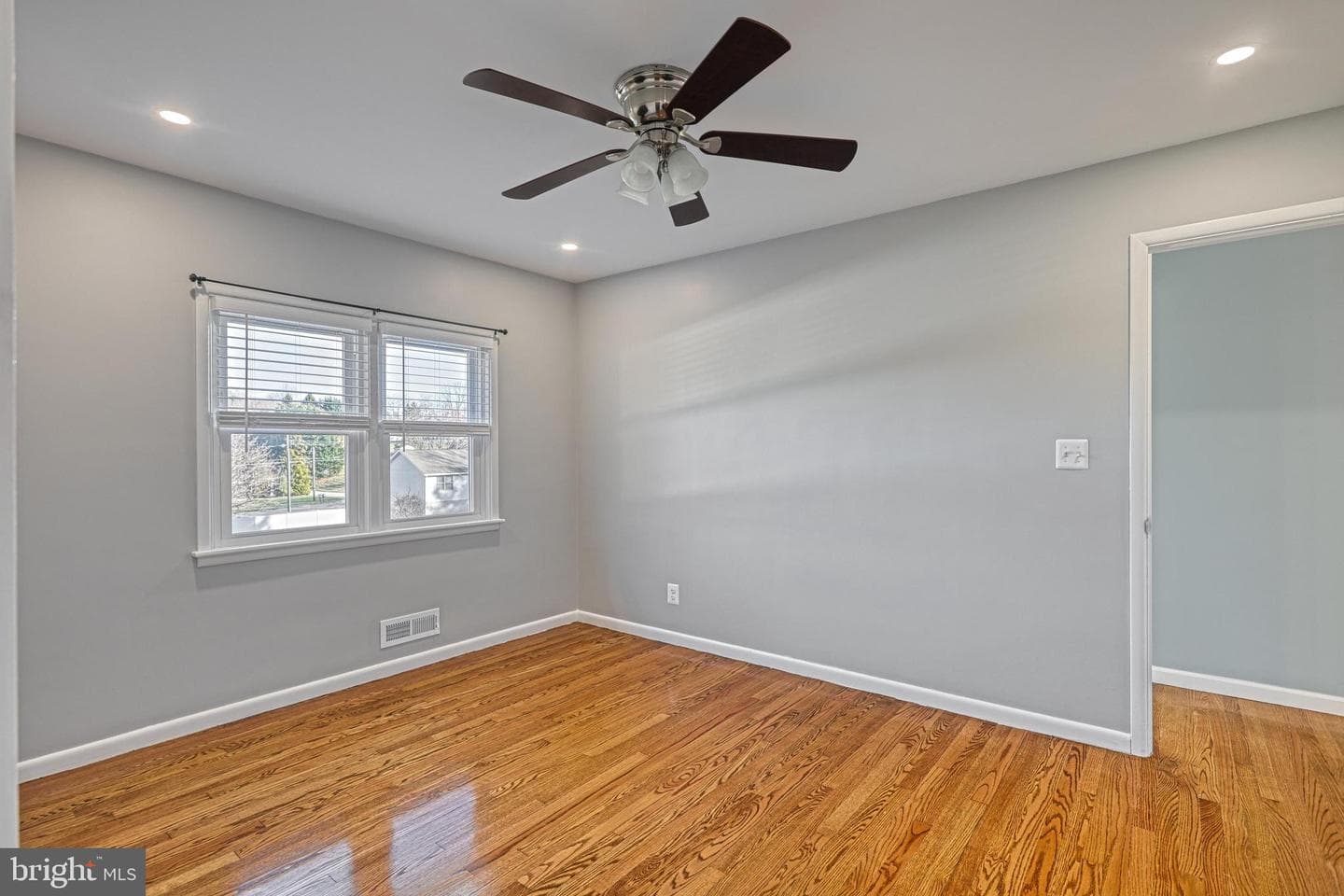 17 Charles Avenue photo 23