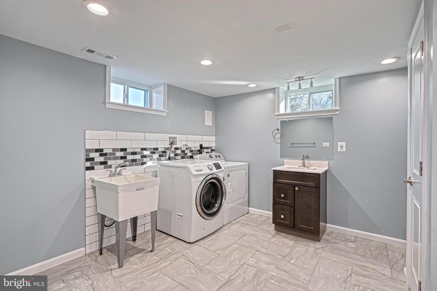 17 Charles Avenue photo 32