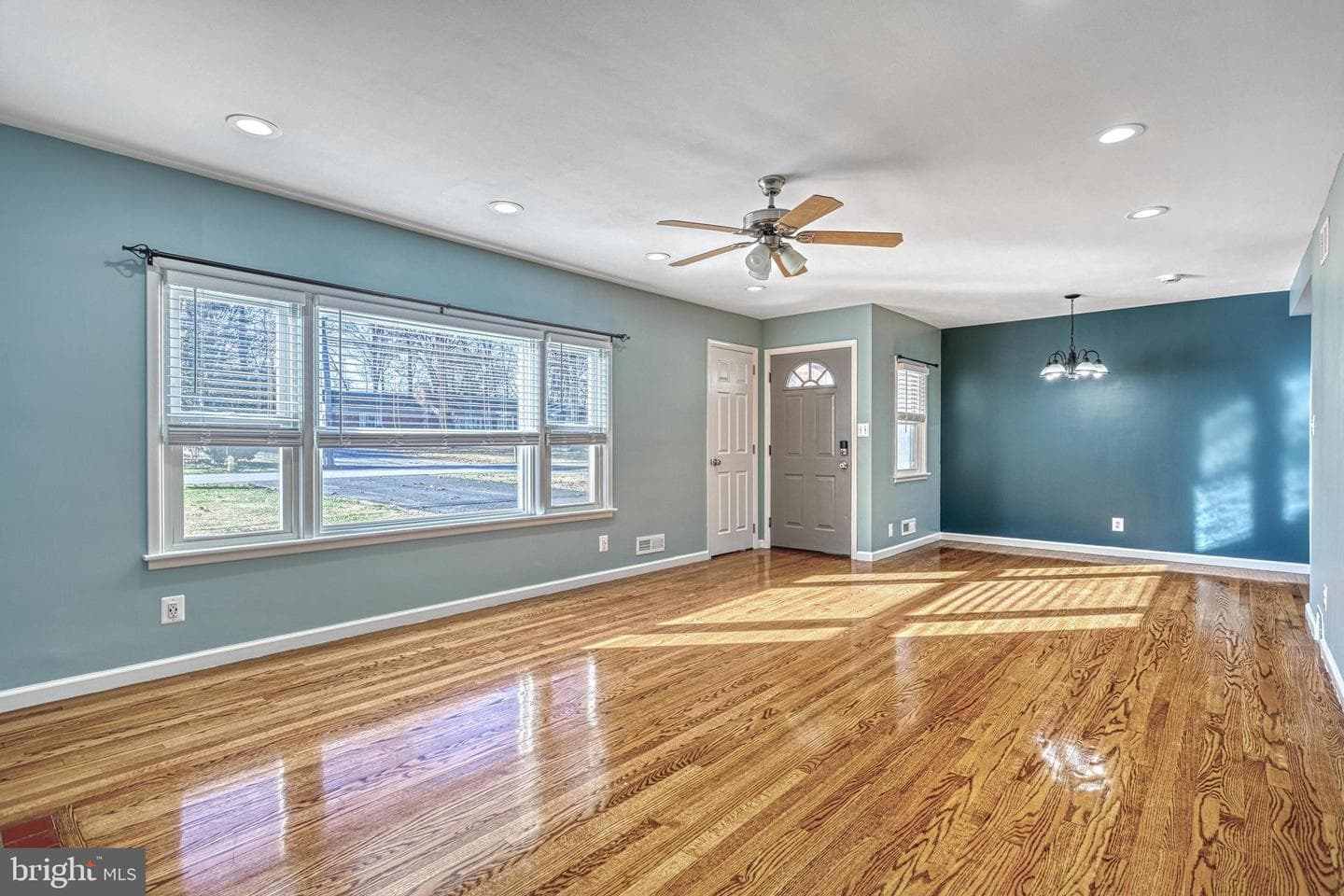 17 Charles Avenue photo 6