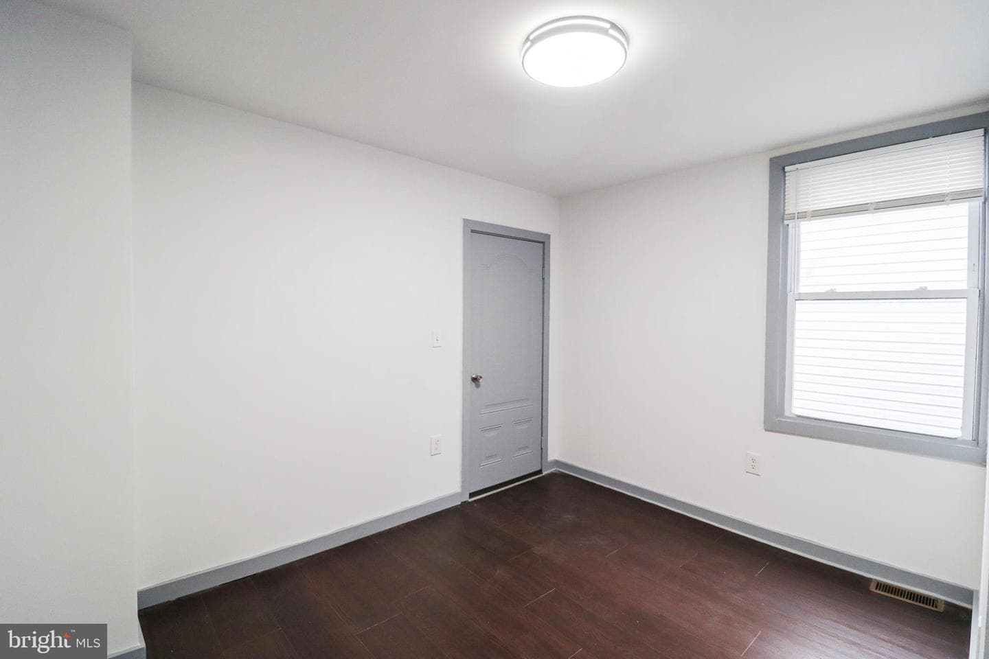 539 W King Street photo 21